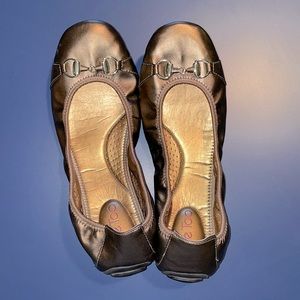 Me Too stretch on flats